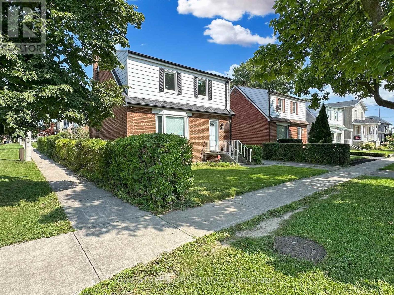 657 Pharmacy Avenue, Toronto, Ontario  M1L 3H6 - Photo 2 - E12701760