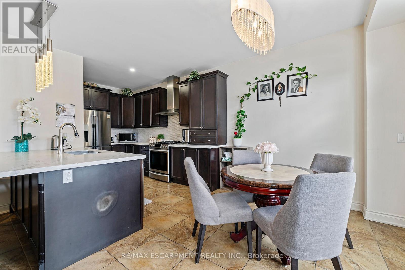 114 Chaumont Drive, Hamilton, Ontario  L9B 0K4 - Photo 17 - X12726566