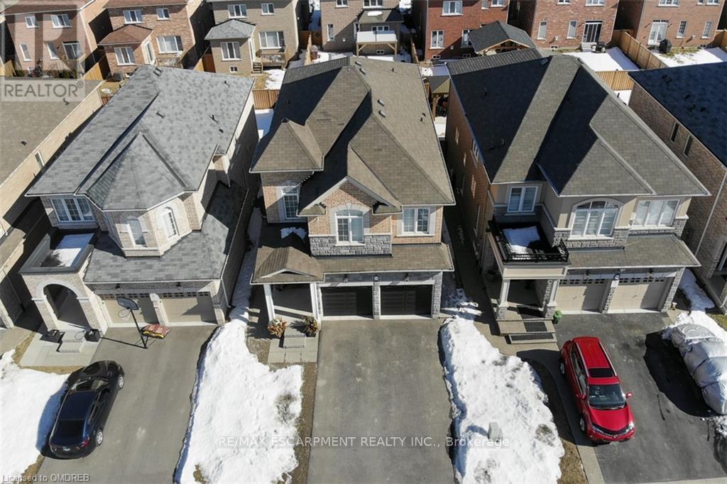 114 Chaumont Drive, Hamilton, Ontario  L9B 0K4 - Photo 3 - X12726566