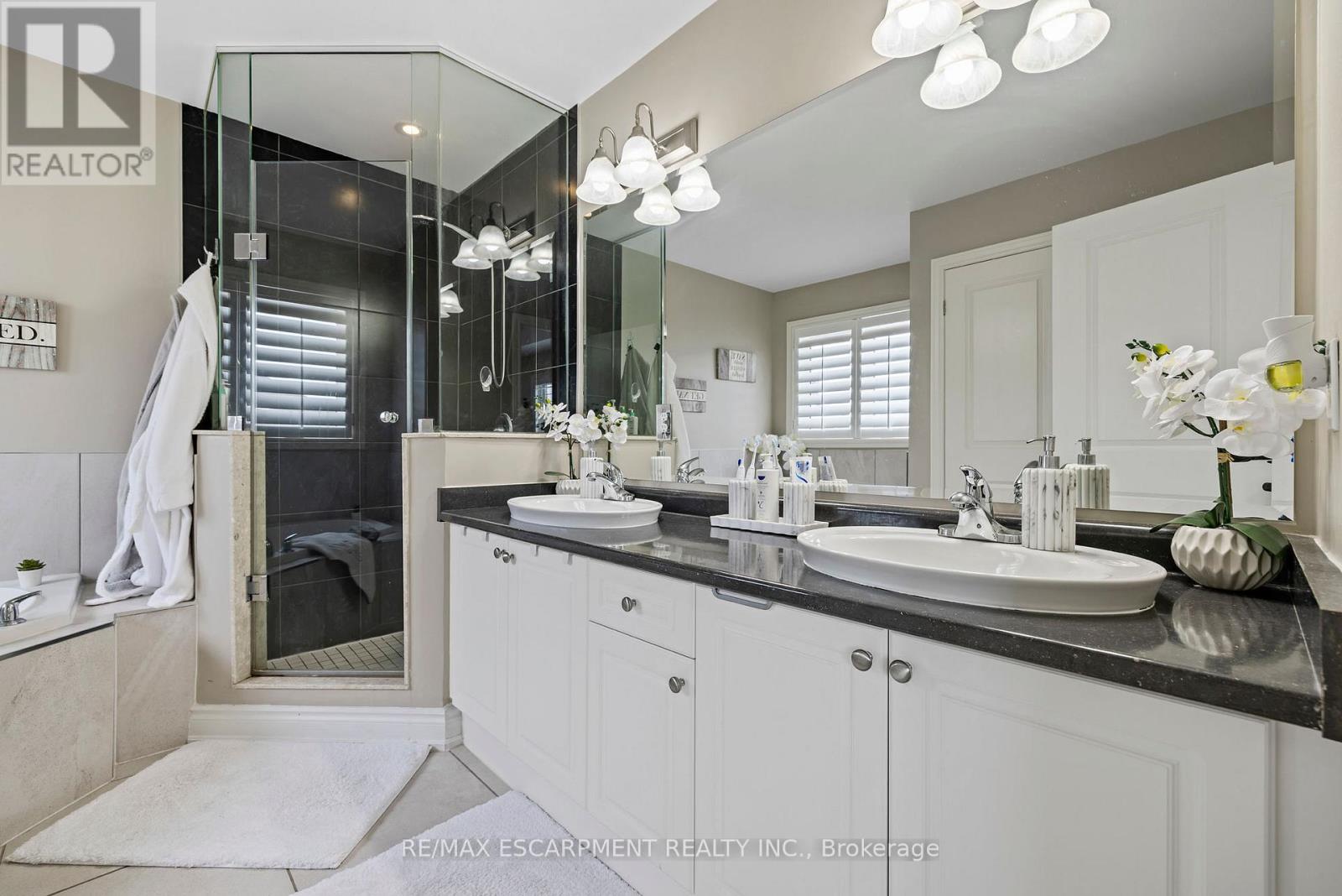 114 Chaumont Drive, Hamilton, Ontario  L9B 0K4 - Photo 31 - X12726566