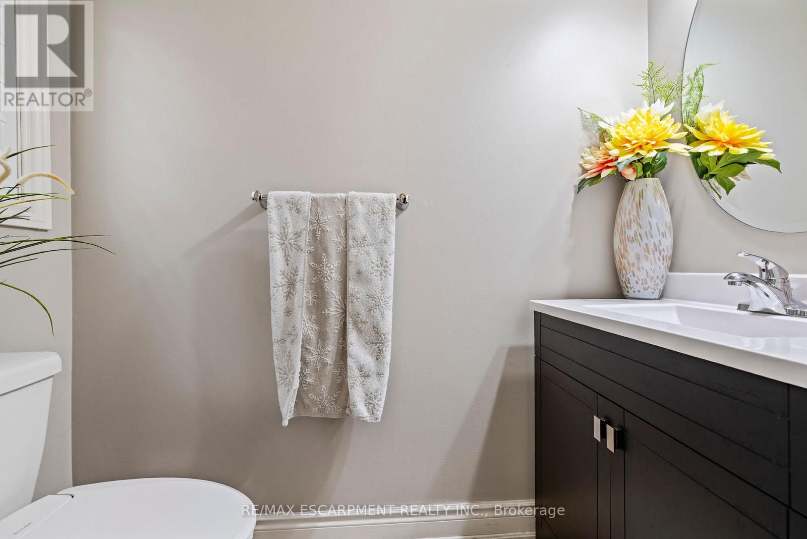 114 Chaumont Drive, Hamilton, Ontario  L9B 0K4 - Photo 34 - X12726566