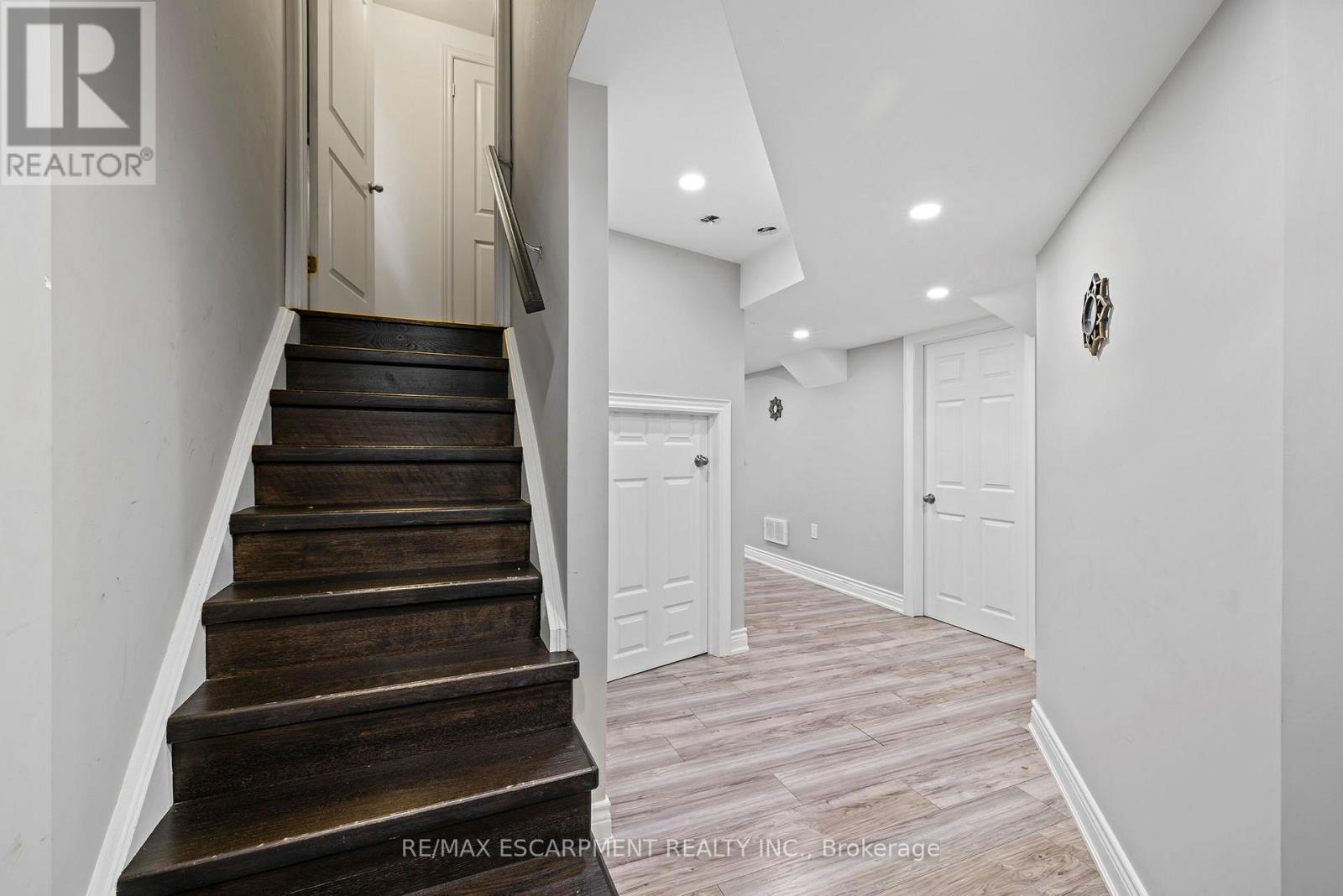 114 Chaumont Drive, Hamilton, Ontario  L9B 0K4 - Photo 35 - X12726566