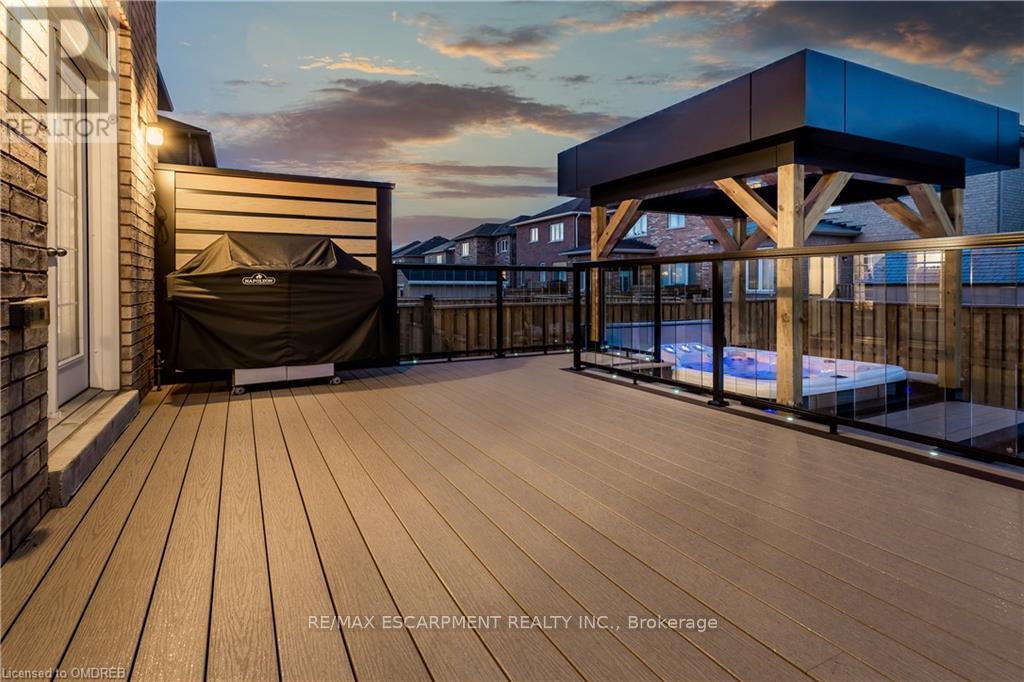 114 Chaumont Drive, Hamilton, Ontario  L9B 0K4 - Photo 41 - X12726566