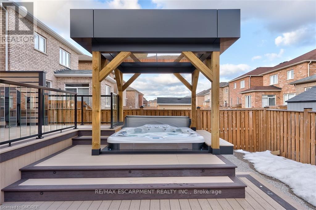 114 Chaumont Drive, Hamilton, Ontario  L9B 0K4 - Photo 45 - X12726566