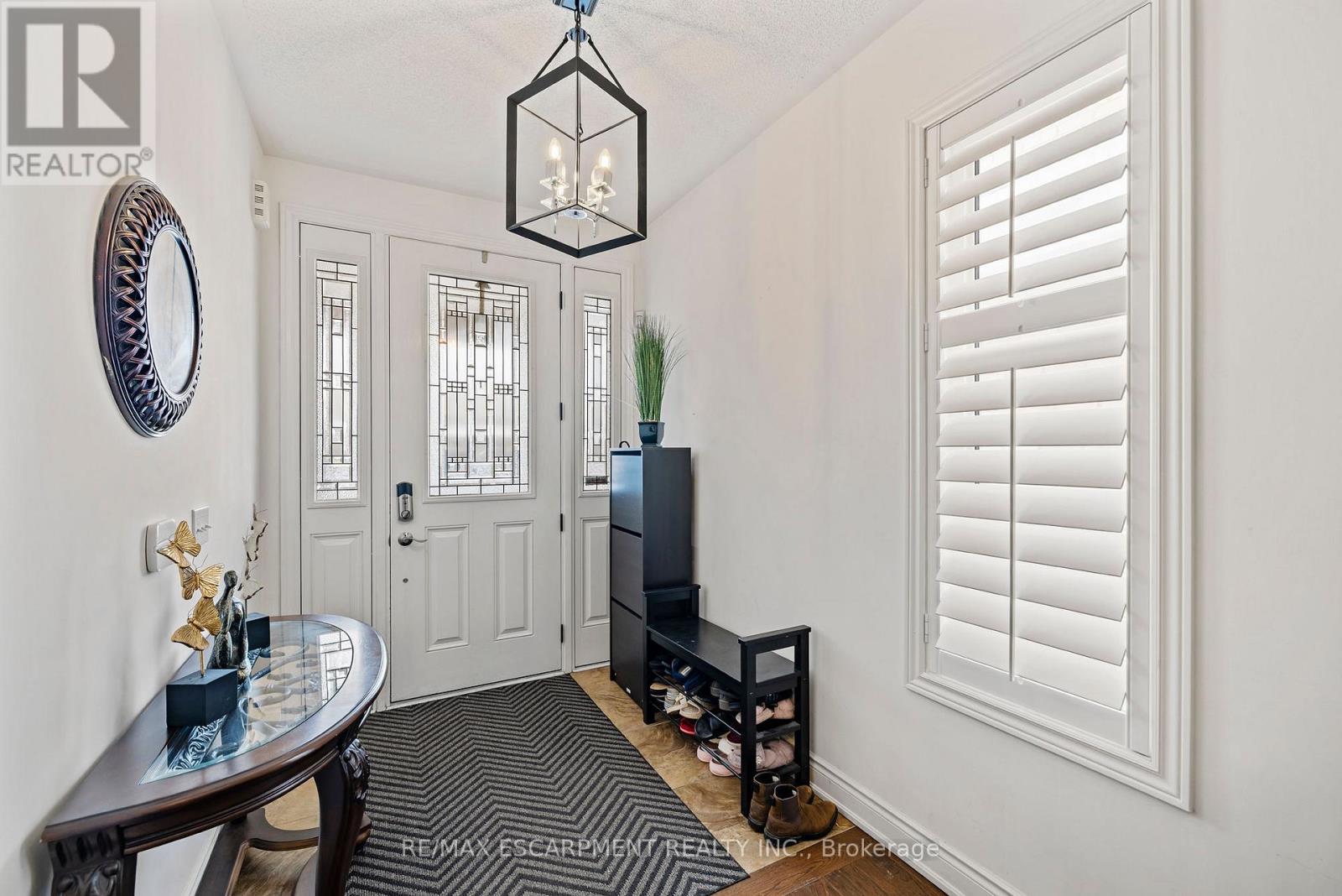 114 Chaumont Drive, Hamilton, Ontario  L9B 0K4 - Photo 7 - X12726566