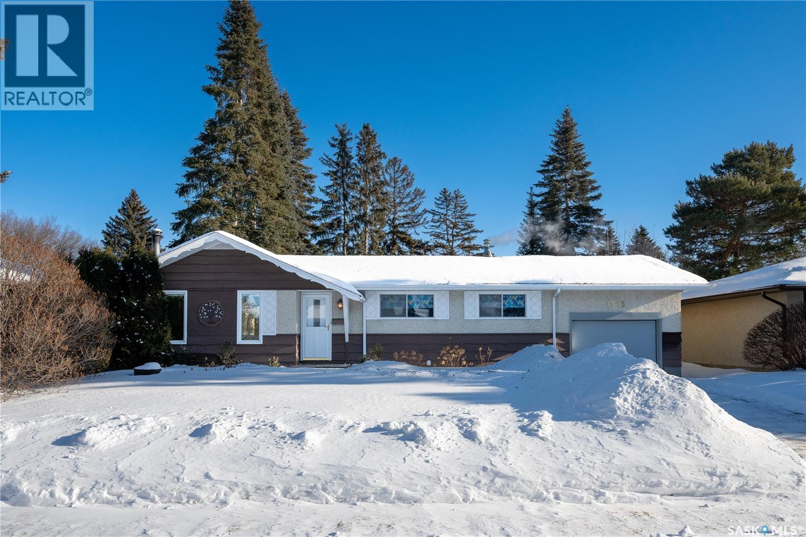 1305 East CENTRE, Saskatoon, Saskatchewan