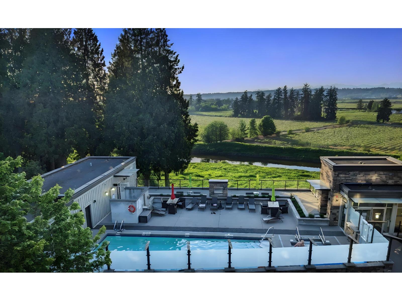 304 15155 36 Avenue, Surrey, British Columbia  V3Z 4R3 - Photo 1 - R3049780