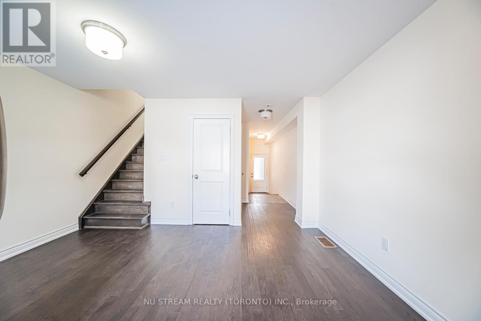 47 New Yorkton Avenue, Markham, Ontario  L6C 0Y5 - Photo 3 - N12726592