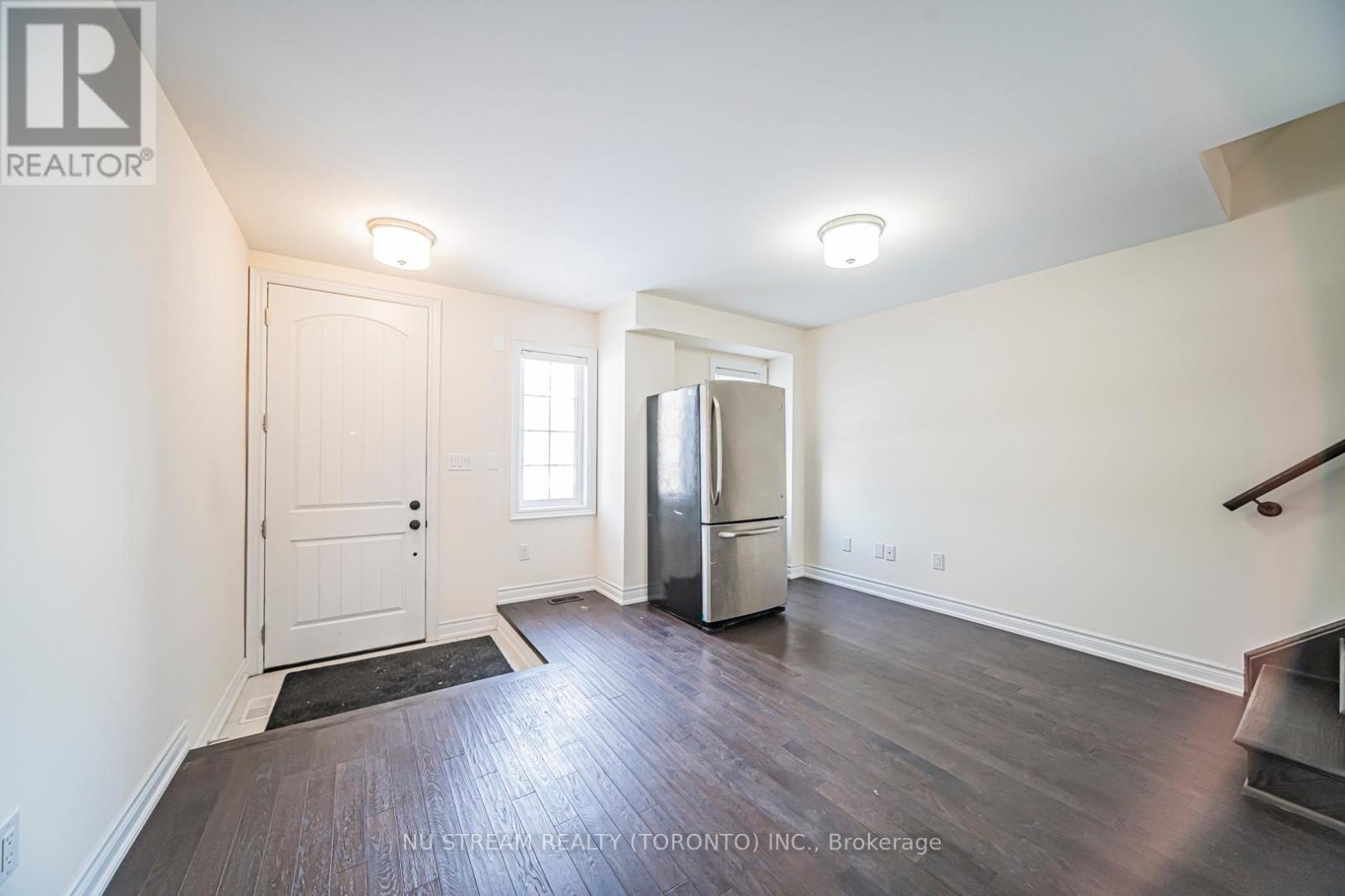 47 New Yorkton Avenue, Markham, Ontario  L6C 0Y5 - Photo 4 - N12726592