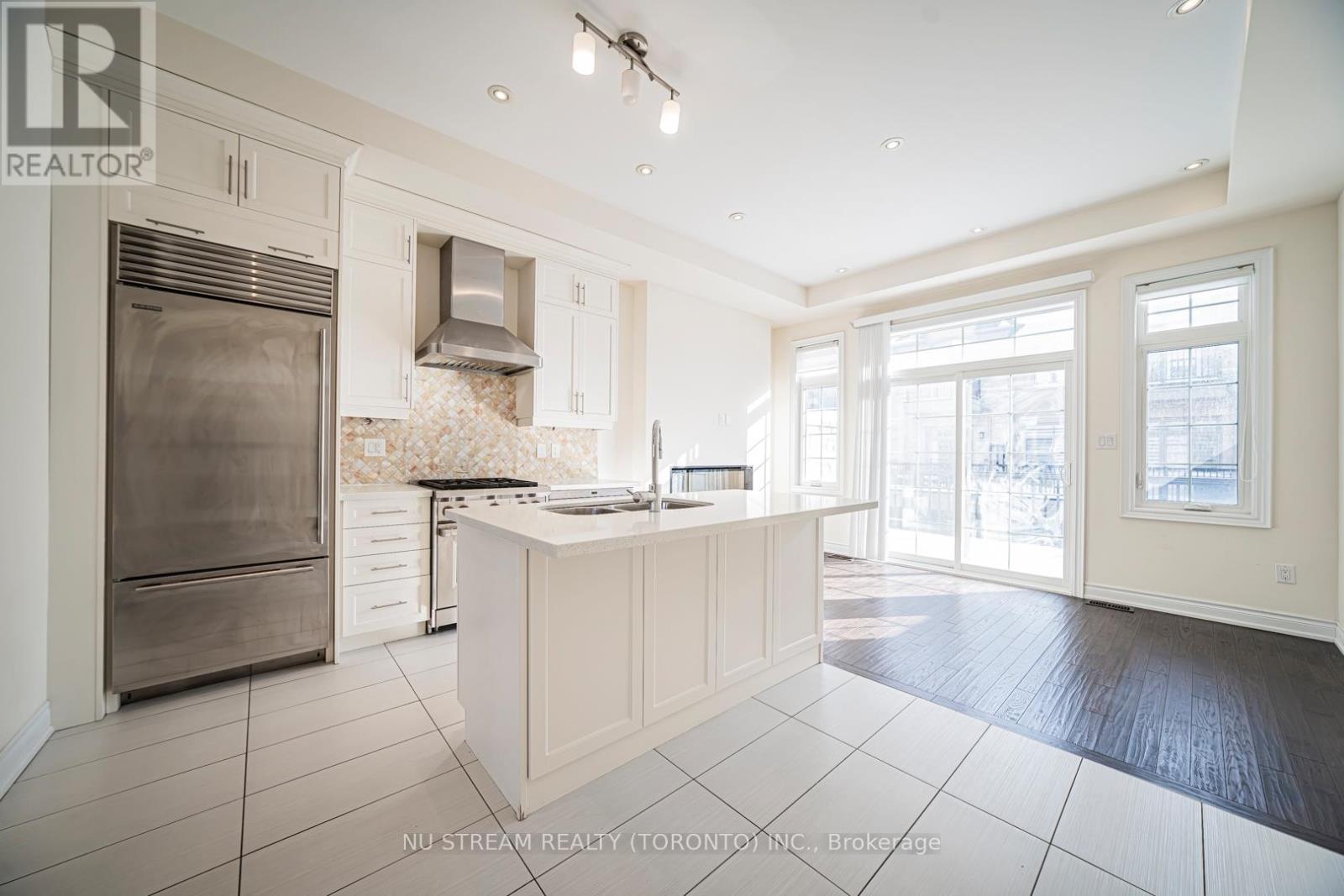 47 New Yorkton Avenue, Markham, Ontario  L6C 0Y5 - Photo 6 - N12726592