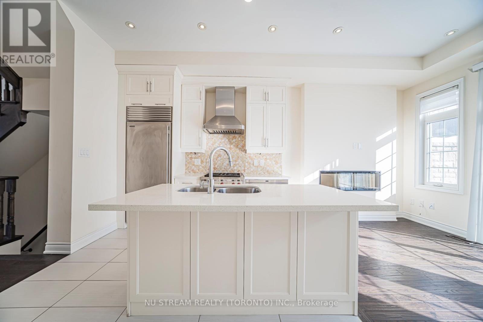 47 New Yorkton Avenue, Markham, Ontario  L6C 0Y5 - Photo 7 - N12726592