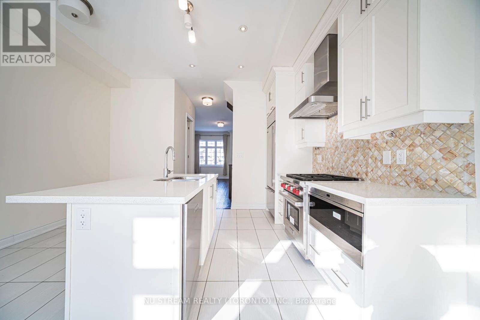 47 New Yorkton Avenue, Markham, Ontario  L6C 0Y5 - Photo 8 - N12726592