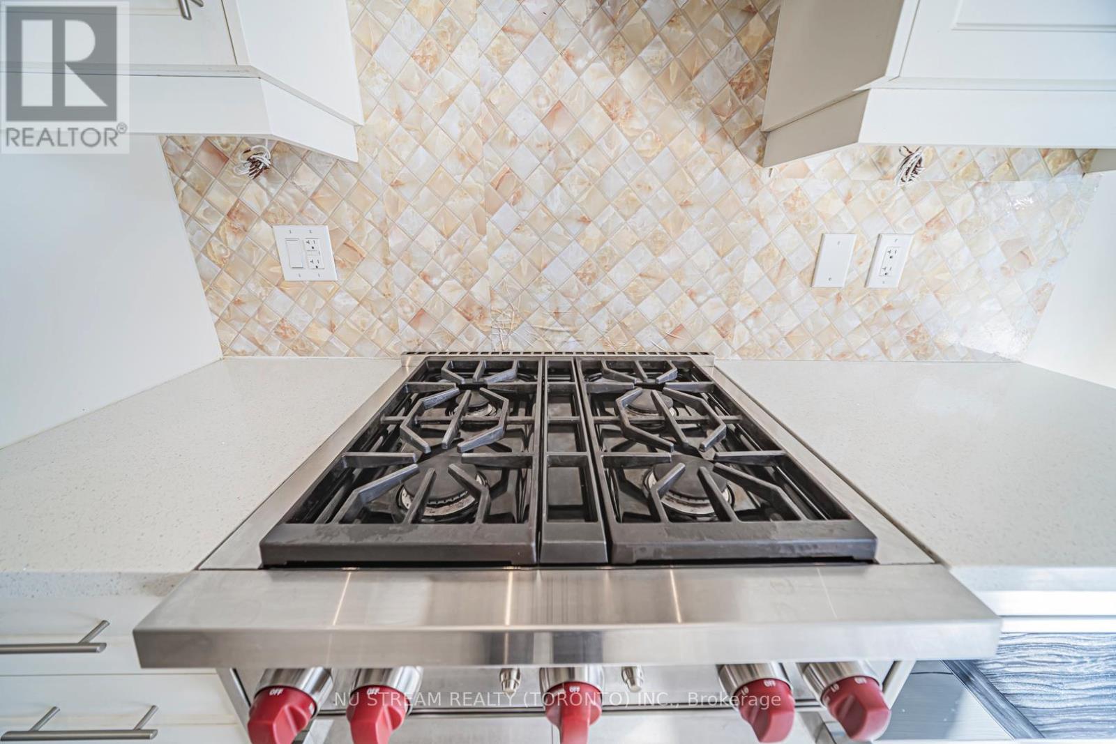 47 New Yorkton Avenue, Markham, Ontario  L6C 0Y5 - Photo 9 - N12726592