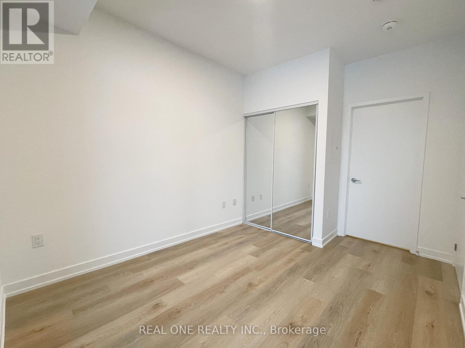 904 - 395 Square One Drive, Mississauga, Ontario  L5B 0P6 - Photo 10 - W12726594