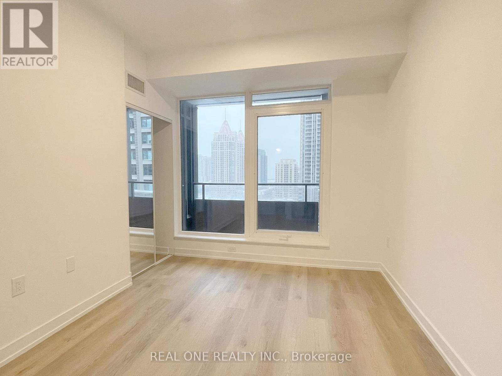 904 - 395 Square One Drive, Mississauga, Ontario  L5B 0P6 - Photo 11 - W12726594