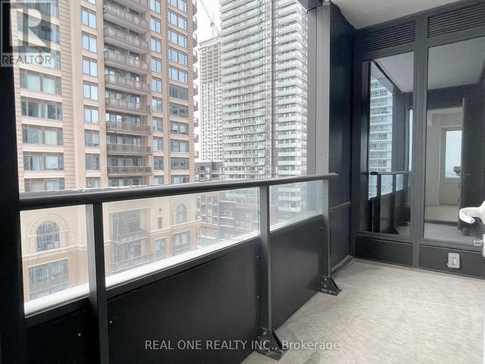 904 - 395 Square One Drive, Mississauga, Ontario  L5B 0P6 - Photo 20 - W12726594