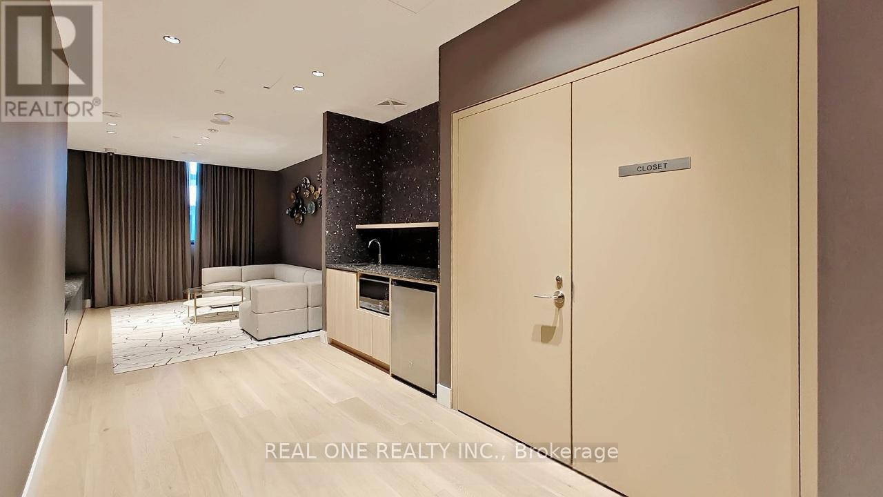 904 - 395 Square One Drive, Mississauga, Ontario  L5B 0P6 - Photo 37 - W12726594