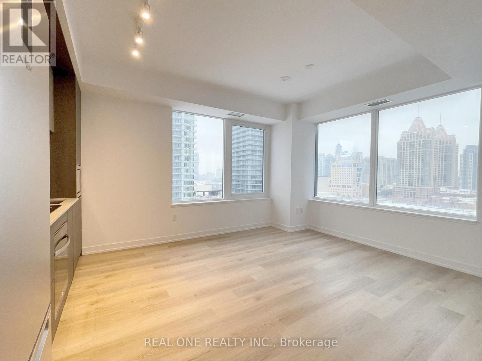 904 - 395 Square One Drive, Mississauga, Ontario  L5B 0P6 - Photo 4 - W12726594