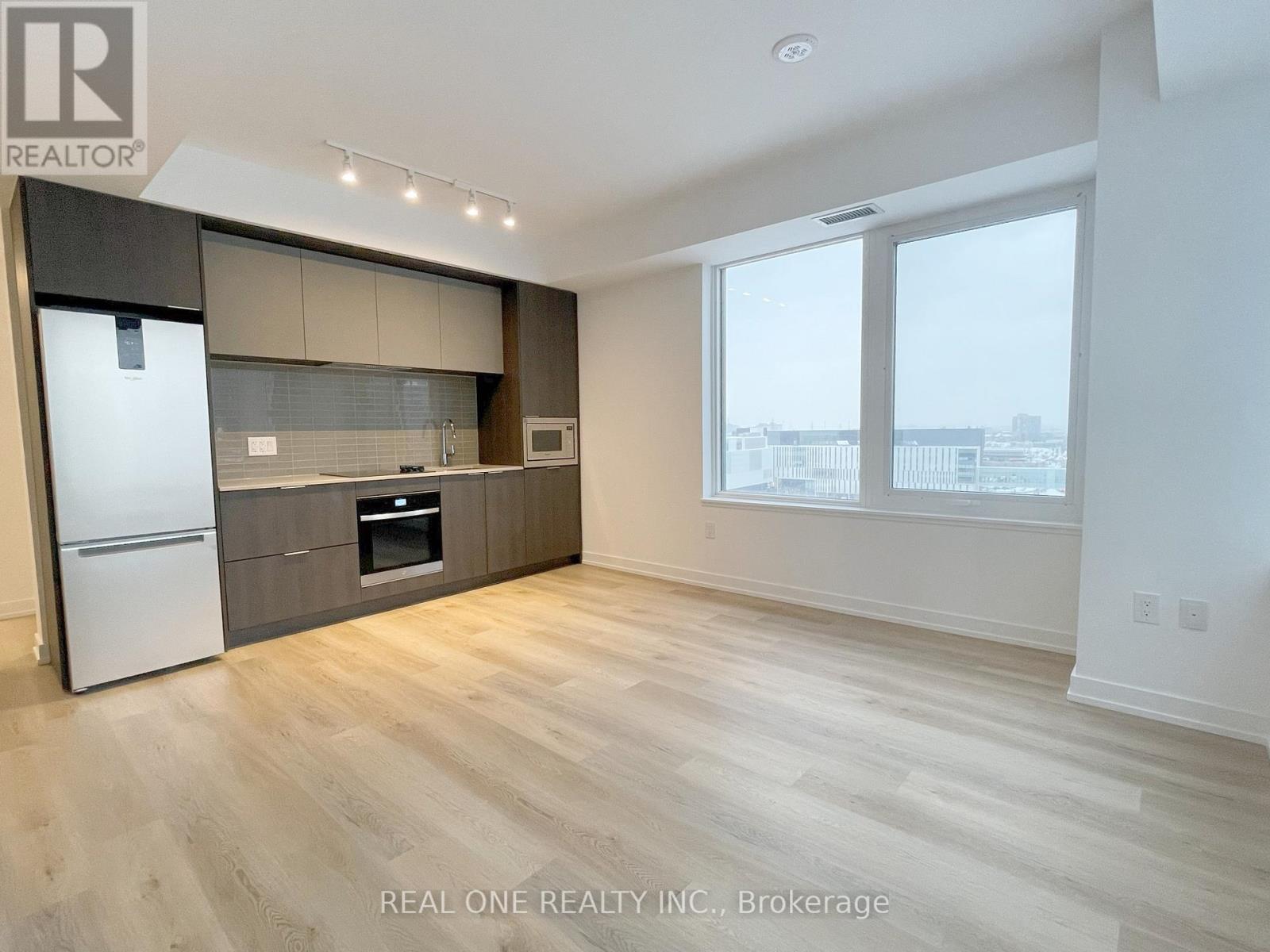 904 - 395 Square One Drive, Mississauga, Ontario  L5B 0P6 - Photo 5 - W12726594