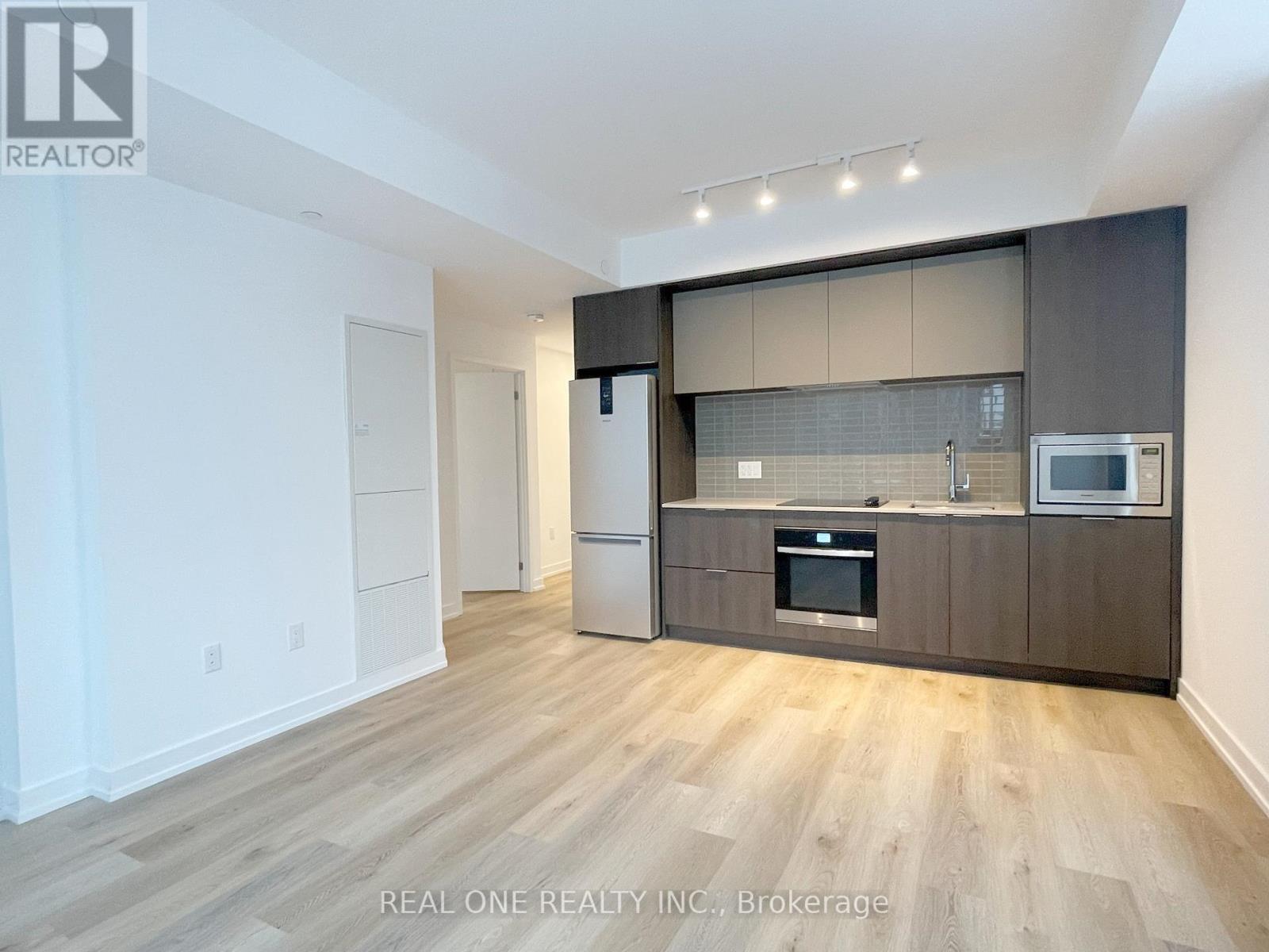 904 - 395 Square One Drive, Mississauga, Ontario  L5B 0P6 - Photo 7 - W12726594