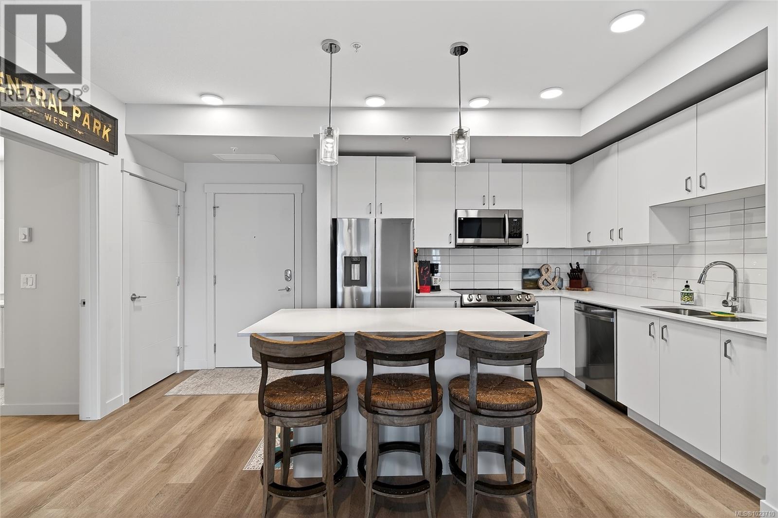 205 140 Jensen Ave W, Parksville, British Columbia  V9P 0H7 - Photo 4 - 1023710