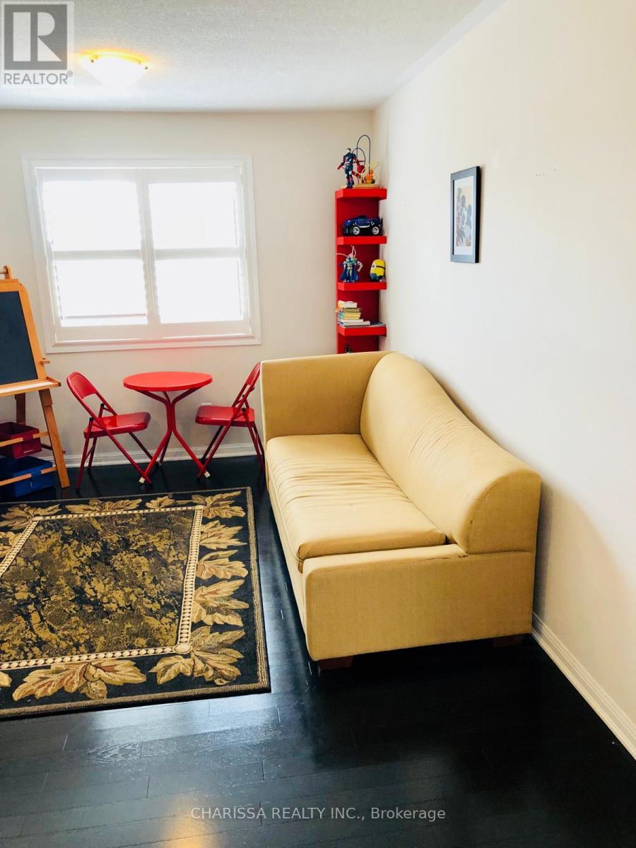 945 Farmstead Drive, Milton, Ontario  L9T 8H9 - Photo 7 - W12721252