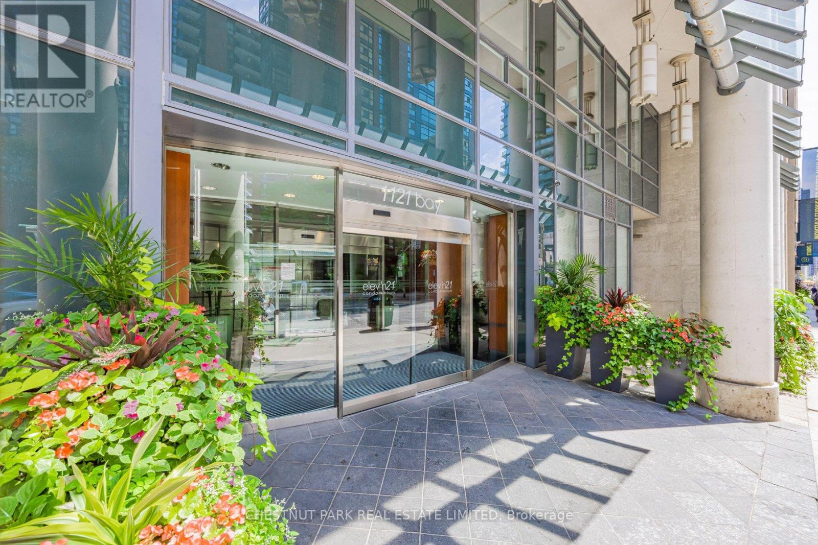 1904 - 1121 Bay Street, Toronto, Ontario  M5S 3L9 - Photo 3 - C12726624