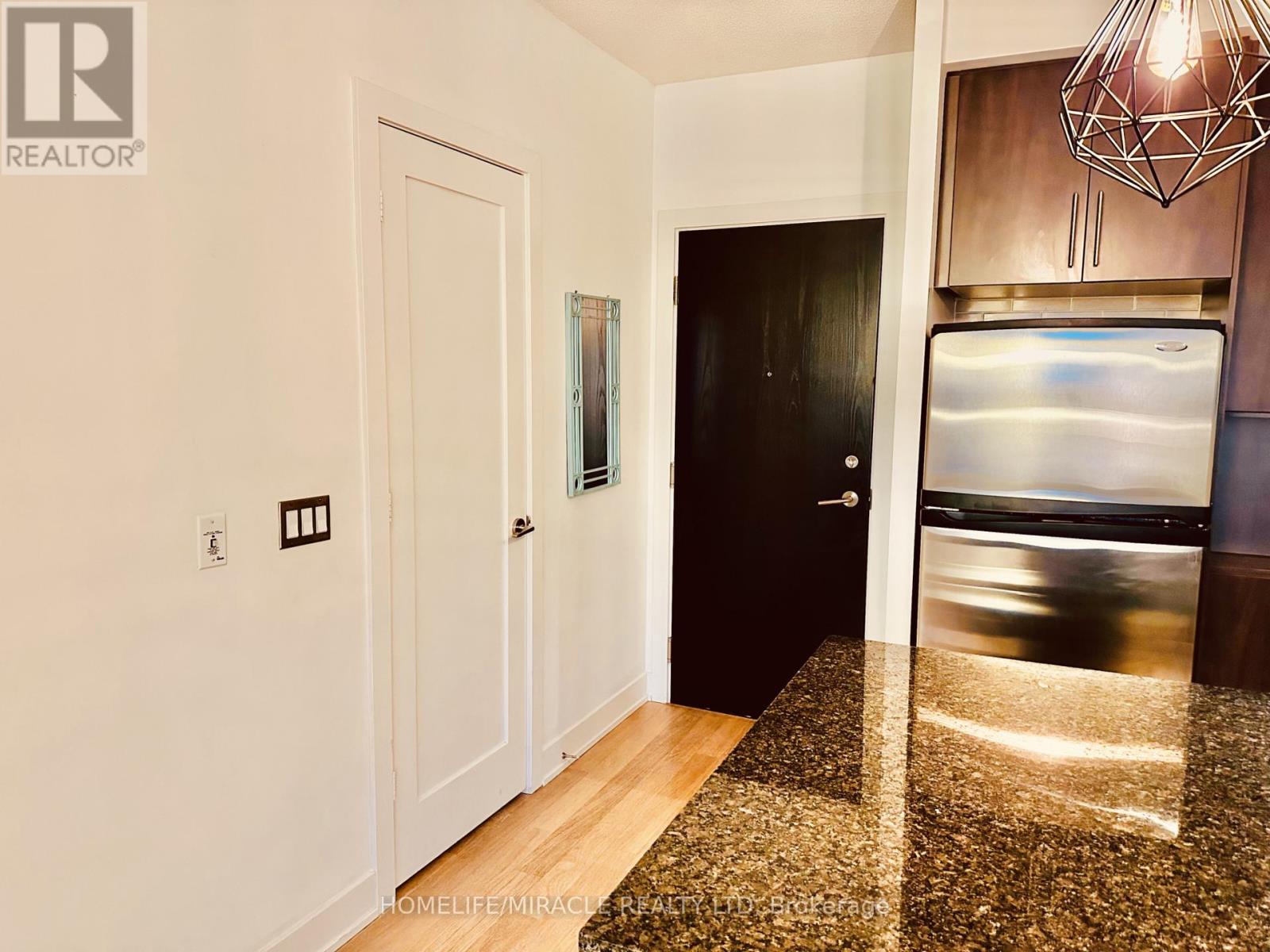 1905 - 120 Homewood Avenue, Toronto, Ontario  M4Y 2J3 - Photo 8 - C12726632