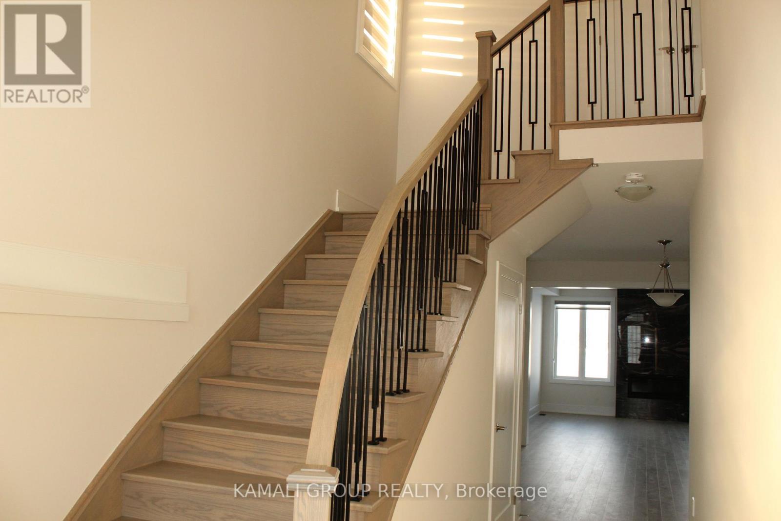 52 Hitching Post, Georgina, Ontario  L4P 0S7 - Photo 2 - N12726610