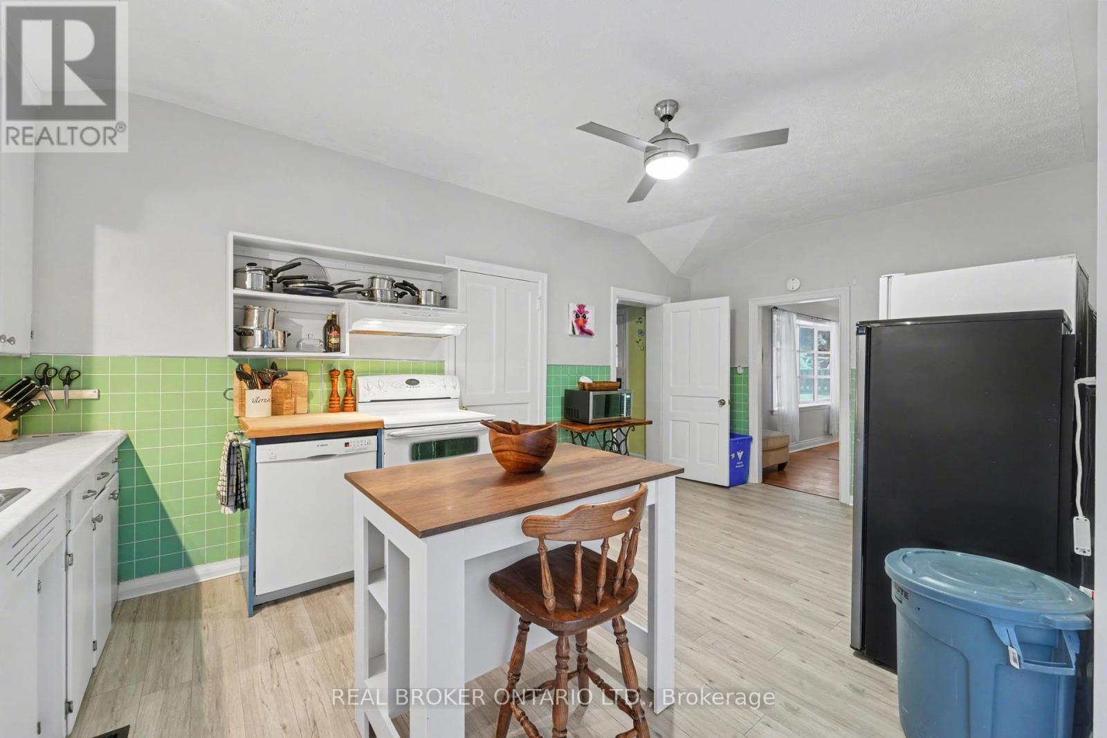 664 Olde Victoria Street, Kincardine, Ontario  N2Z 2A5 - Photo 24 - X12726614