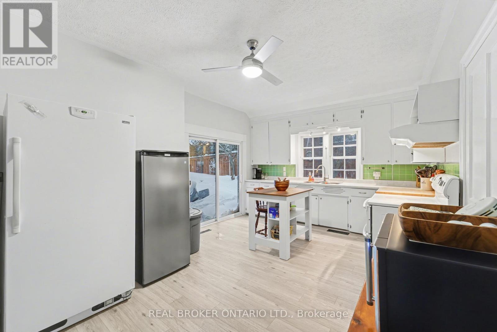 664 Olde Victoria Street, Kincardine, Ontario  N2Z 2A5 - Photo 25 - X12726614