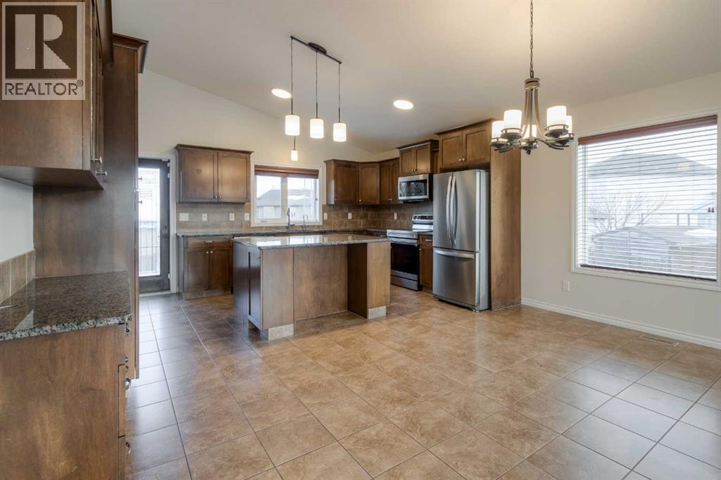 11 Cougar Cove N, Lethbridge, Alberta  T1H 6M7 - Photo 6 - A2274484