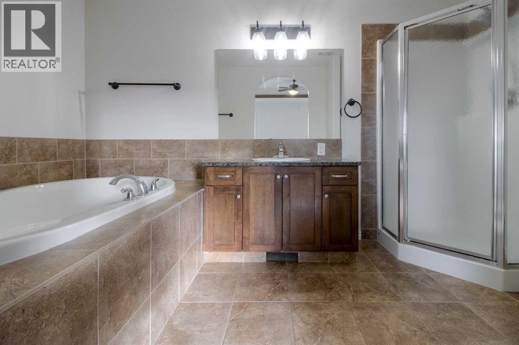 11 Cougar Cove N, Lethbridge, Alberta  T1H 6M7 - Photo 14 - A2274484