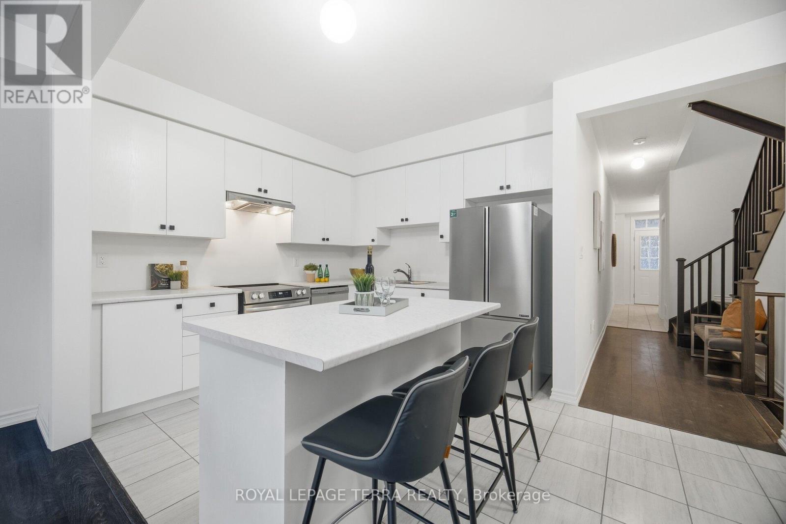 29 Tamworth Terrace, Barrie, Ontario  L9J 0W5 - Photo 4 - S12725006