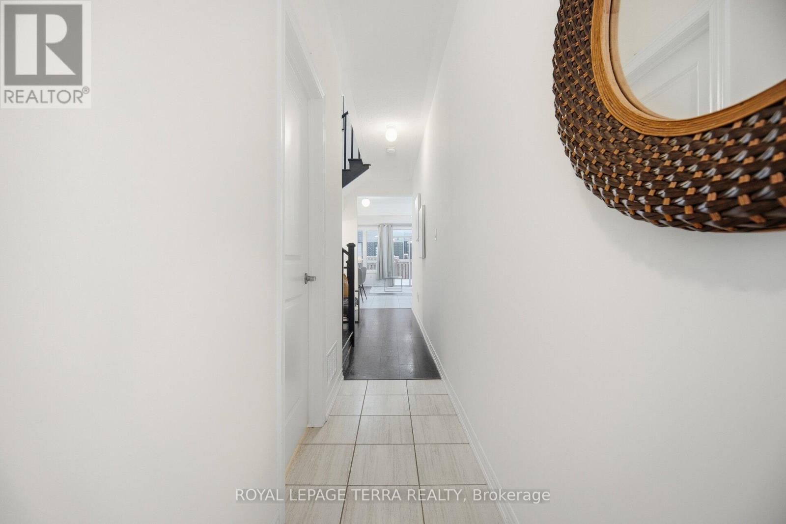 29 Tamworth Terrace, Barrie, Ontario  L9J 0W5 - Photo 3 - S12725006