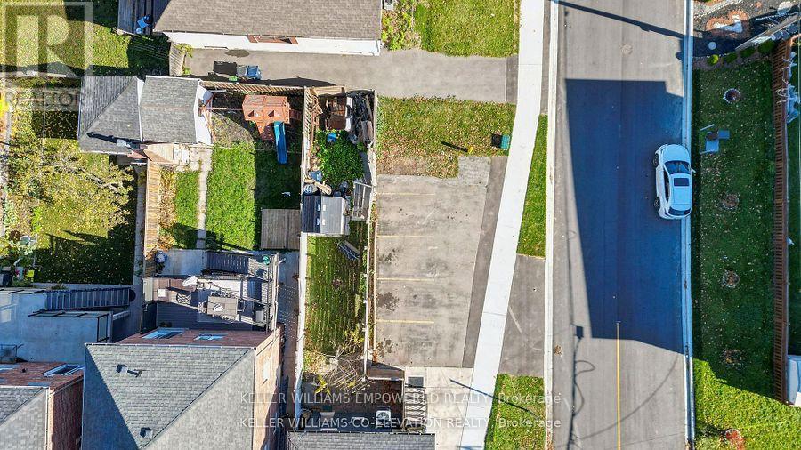 Upper Level - 681 Scarlett Road, Toronto, Ontario  M9P 2T3 - Photo 23 - W12726652