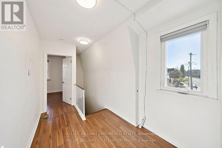 Upper Level - 681 Scarlett Road, Toronto, Ontario  M9P 2T3 - Photo 9 - W12726652