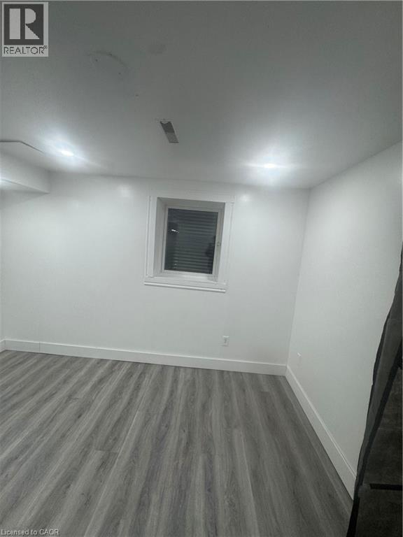 18 Ingleside Drive, Kitchener, Ontario  N2M 2G8 - Photo 4 - 40800721