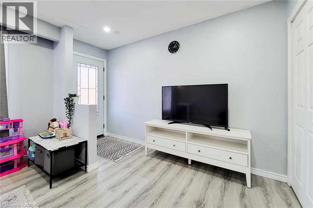 212 Grace Avenue, Hamilton, Ontario  L8H 3X3 - Photo 5 - 40792818