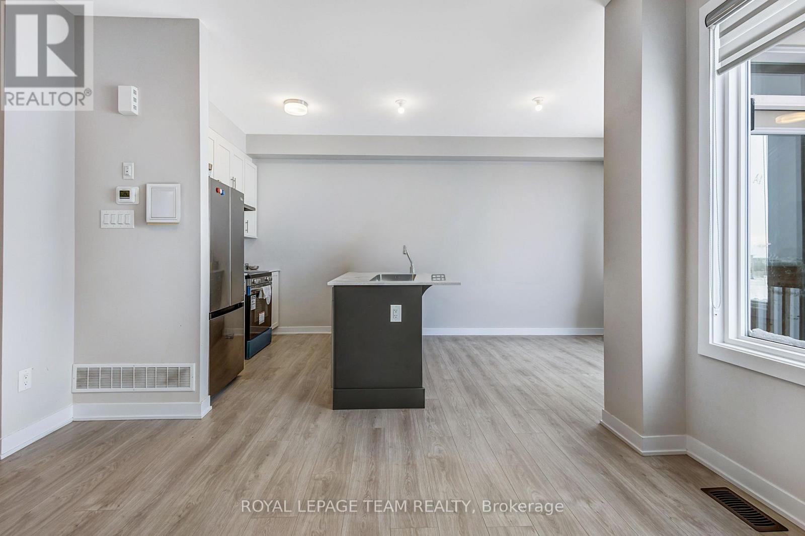 819 Andesite Terrace, Ottawa, Ontario  K2J 7H4 - Photo 10 - X12726674