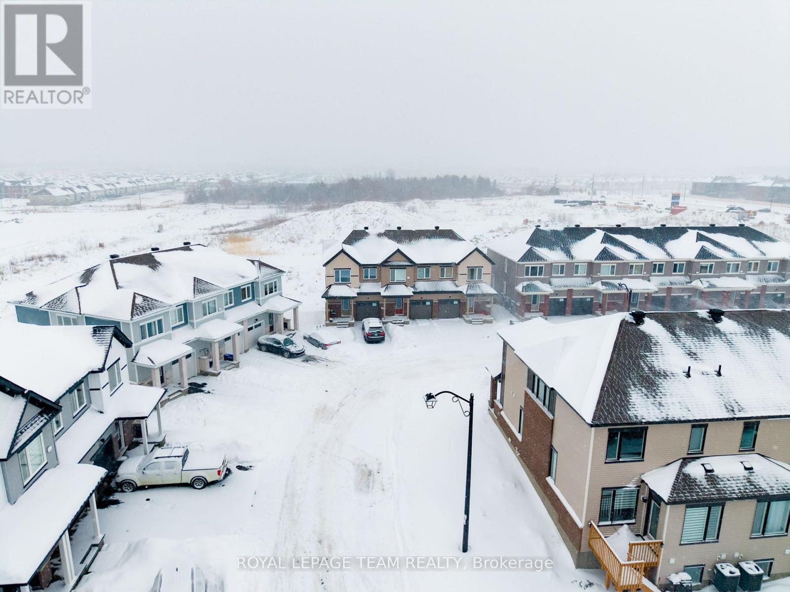 819 Andesite Terrace, Ottawa, Ontario  K2J 7H4 - Photo 4 - X12726674