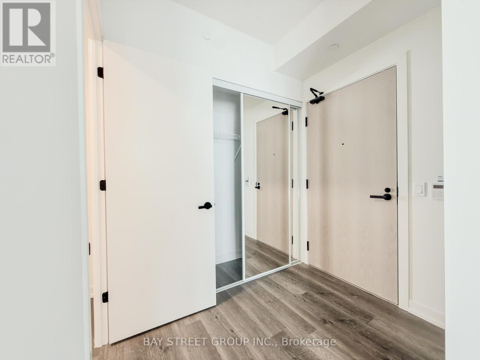 5015 - 8 Interchange Way, Vaughan, Ontario  L4K 0R2 - Photo 5 - N12726676