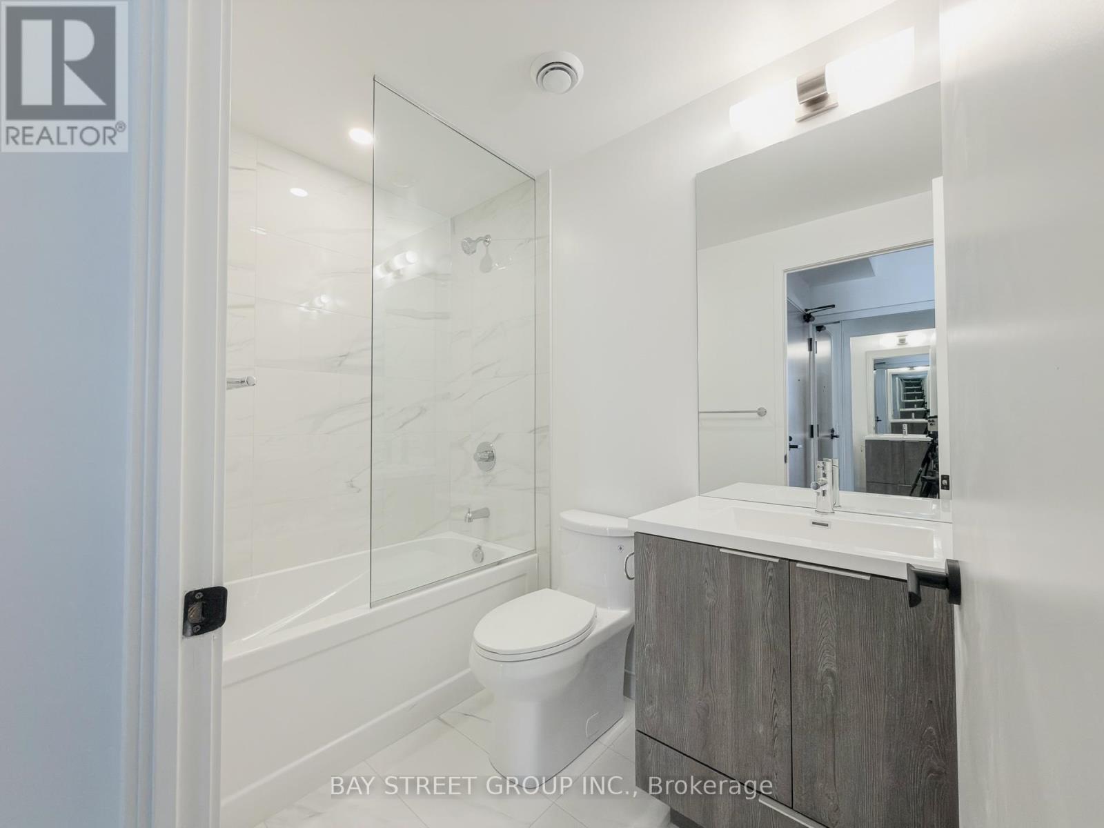 5015 - 8 Interchange Way, Vaughan, Ontario  L4K 0R2 - Photo 6 - N12726676