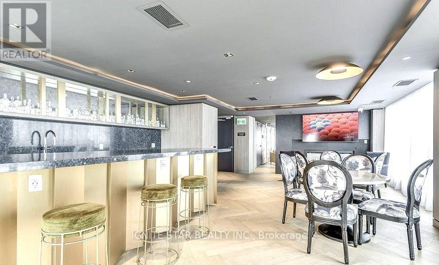 817 - 405 Dundas Street W, Oakville, Ontario  L6M 5P9 - Photo 10 - W12726682