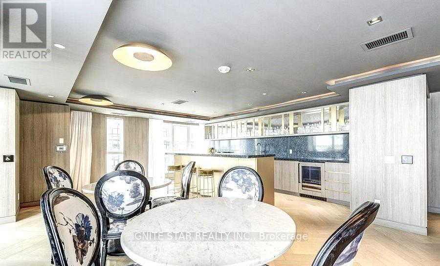 817 - 405 Dundas Street W, Oakville, Ontario  L6M 5P9 - Photo 13 - W12726682