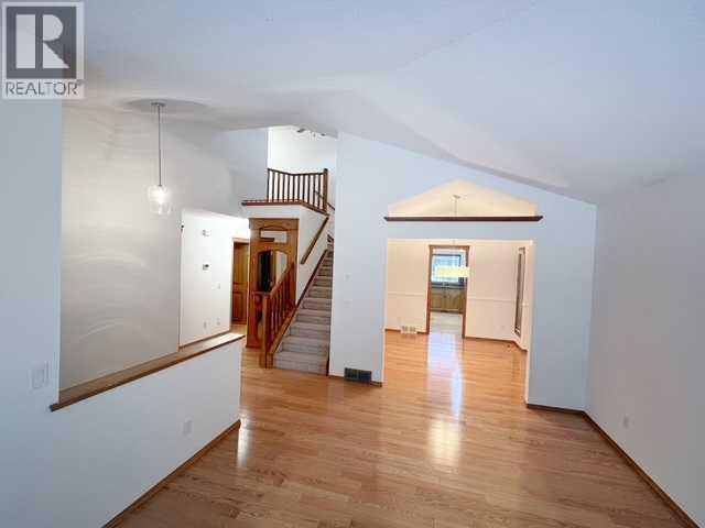 127 Douglasbank Court Se, Calgary, Alberta  T2Z 2C3 - Photo 13 - A2279428