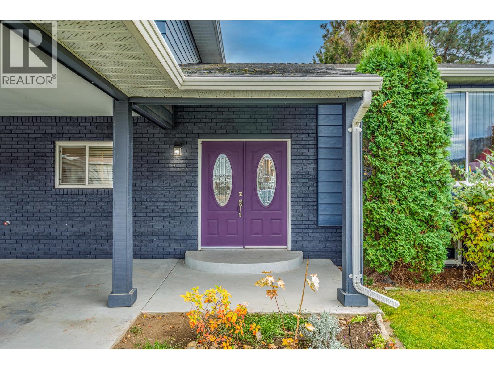 745 Wenric Crescent, Kelowna, British Columbia  V1X 5R6 - Photo 3 - 10371768