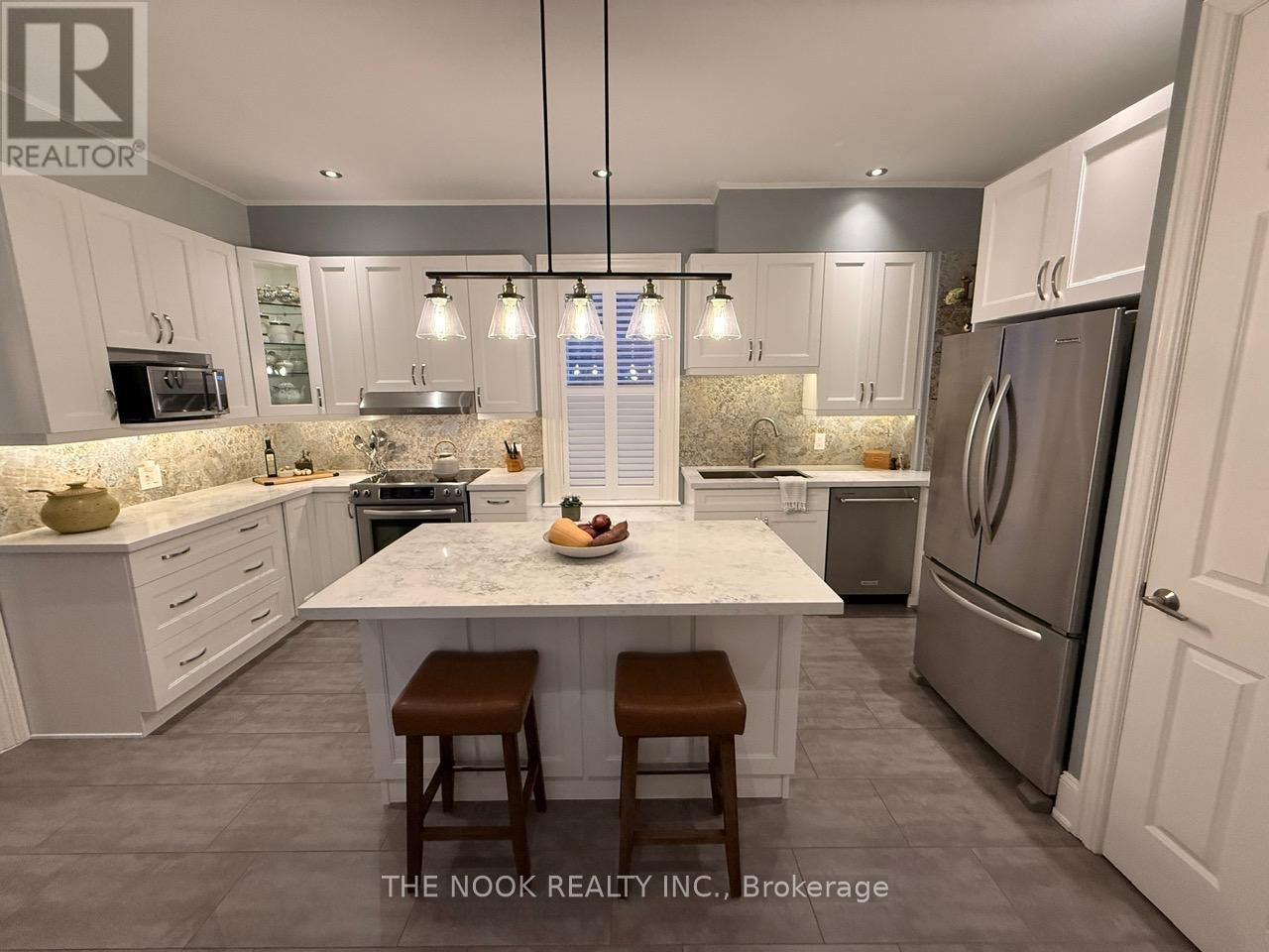 39 Centre Street, Clarington, Ontario  L1C 2Y2 - Photo 3 - E12726706