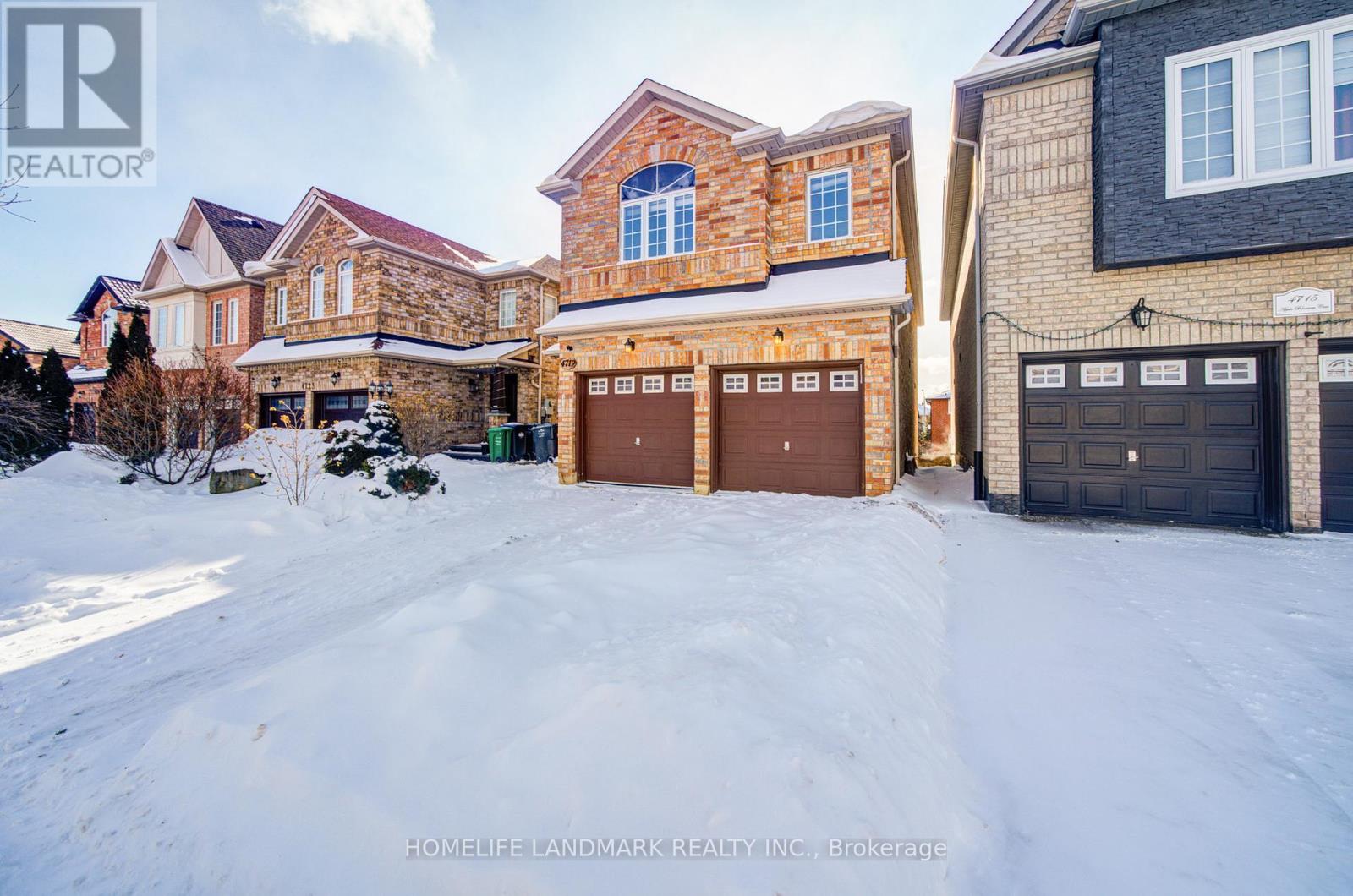 4719 Apple Blossom Circle, Mississauga, Ontario  L5V 3C7 - Photo 3 - W12726730