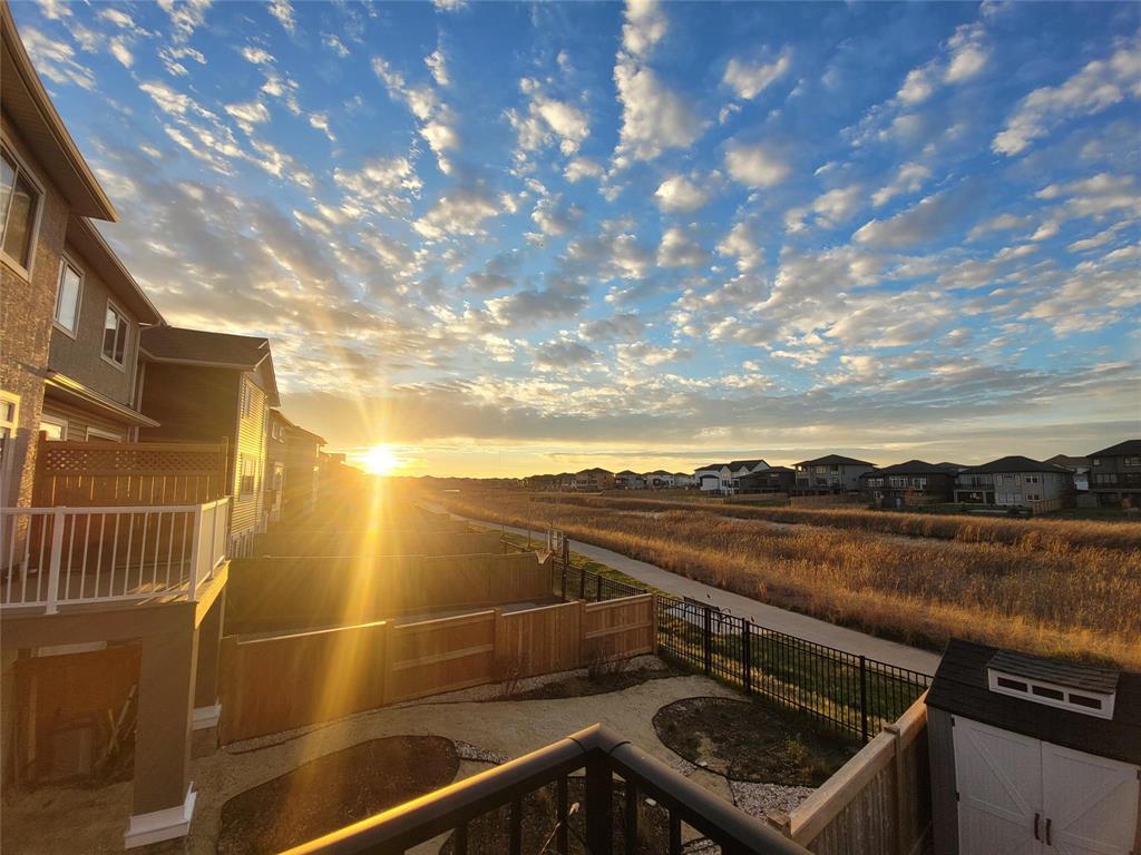 761 Bridge Lake Drive, Winnipeg, Manitoba  R3Y 0Y8 - Photo 3 - 202601141